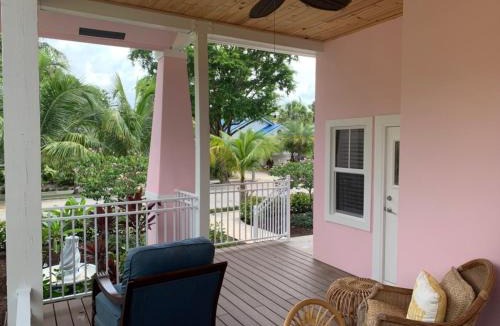Flamingo Parks House | Charming Cottage Vacation Home Home