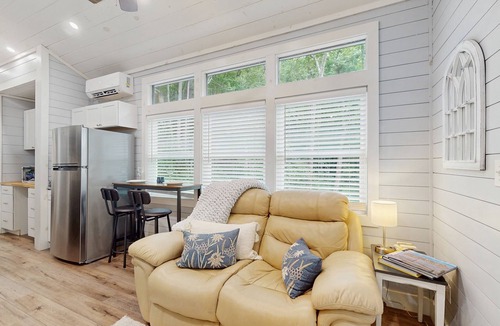 Blairsville Cottage | Charming cottage with hot tub, fire pit & screened-in porch