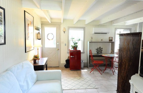Rock Hall Cottage | Charming cottage with Pool Access and WiFi in lovely Rock Hall
