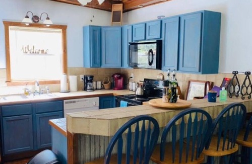 Floral City Cottage | Charming Cove Cottage - A Lovely Country Getaway