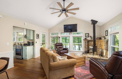 Lula Cottage | 🌿 Charming, cozy cottage on the quiet northern end of Lake Lanier, ideal for peaceful escapes, deep relaxation, and time to reconnect with nature away from the city.