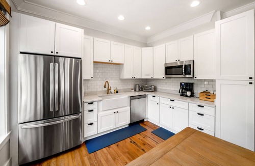 Historic Downtown Apalachicola Apartment | Charming & Cozy King Room, Newly Renovated, Centrally Located in Apalach