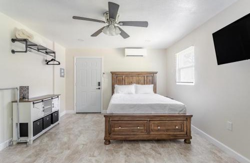 Carlton Stewart Gardens House | Charming Cozy Renovated Home