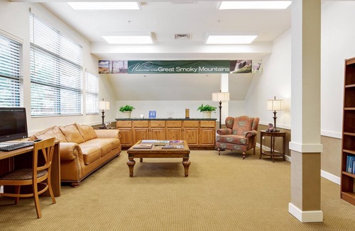 Pittman Center Condo | Charming Deluxe 1 Bedroom w/ Resort Indoor & Outdoor Pools, Golf Course & More!