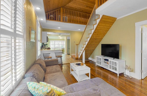 Gulfport House | Charming Downtown Home with Central AC, and WiFi - Snowbird-Friendly!