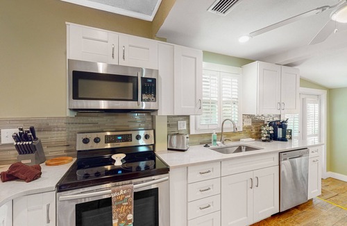 Gulfport House | Charming Downtown Home with Central AC, and WiFi - Snowbird-Friendly!