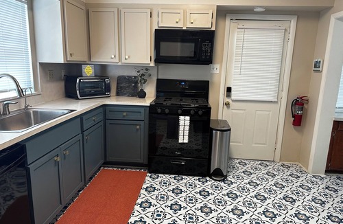 Mount Dora House | Charming Downtown Lower Level Duplex