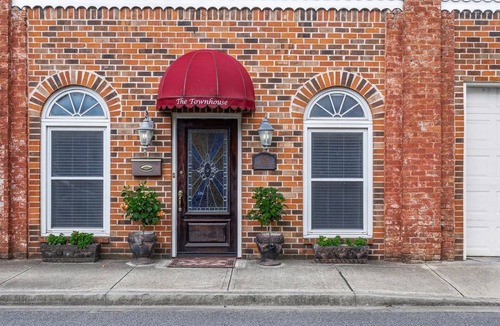 McMinnville House | Charming Downtown Retreat