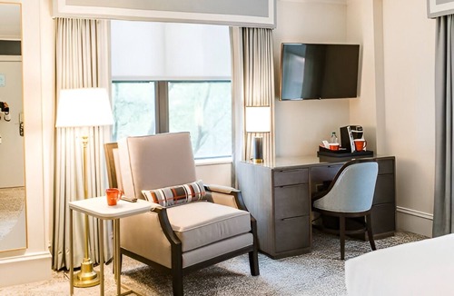 Charlotte Center City Hotel | Charming Downtown Room Near Arts District and Popular Restaurants