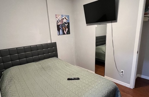 Union Park Apartment | Charming duplex Apartment w/AC + Private Bathroom