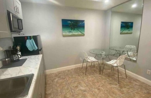 Union Park Apartment | Charming duplex Apartment w/AC + Private Bathroom