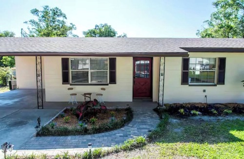 Lakeland House | Charming Enchanted Escape 3-bedroom house Near Disney World