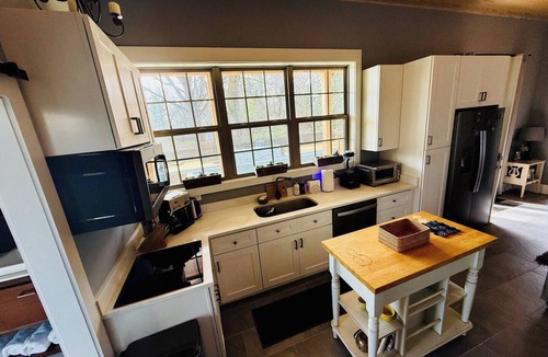 East Lake Villa | Charming guesthouse in Atlanta near East Lake Golf Course w/hottub & pool