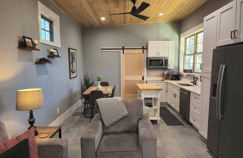East Lake Villa | Charming guesthouse in Atlanta near East Lake Golf Course w/hottub & pool