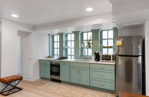Cannonborough Elliotborough Apartment | Charming Historic 1BR w/Private Porch + Free Parking