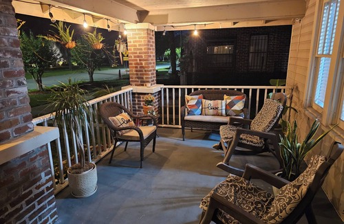Riverside House | Charming Historic Home in Riverside – Entire House 3/2