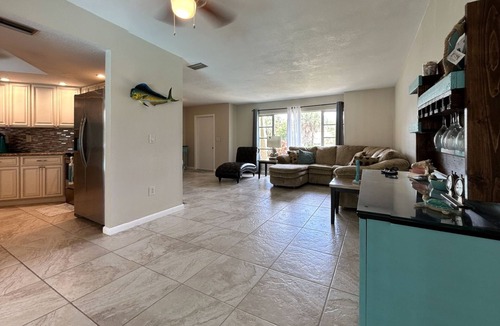 Port Charlotte House | CHARMING HOME-CANAL FRONT-BOAT SLIP-SPACIOUS HEATED POOL/LANAI-NEAR BEACH/SHOPS!