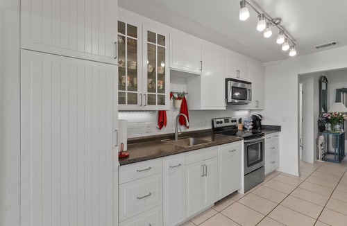 Myrtle Trace Villa | Charming Home in Serene Neighborhood 15 mins to the Beach