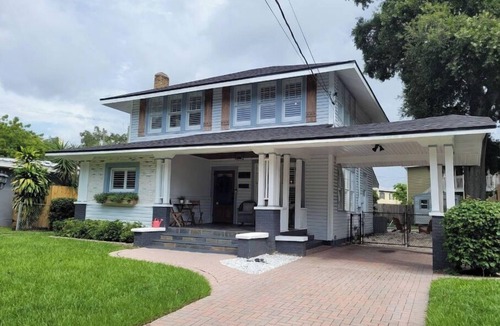 Bayshore Gardens House | Charming home in the heart of South Tampa, two blocks from Bayshore with pool