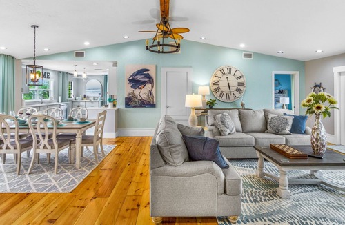 Memphis House | ☆Charming Home♡ Near Anna Maria Beach♡ Heated Pool+Games☆
