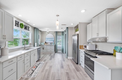 Bay Colony House | Charming Home Near Anna Maria Beach Pool+Games