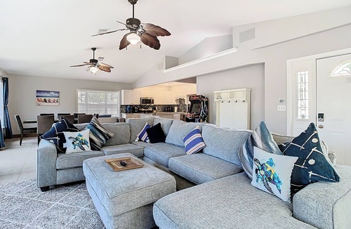 Weeki Wachee Gardens House | Charming home right off the main river. short paddle to hospital hole.