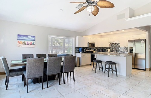 Weeki Wachee Gardens House | Charming home right off the main river. short paddle to hospital hole.