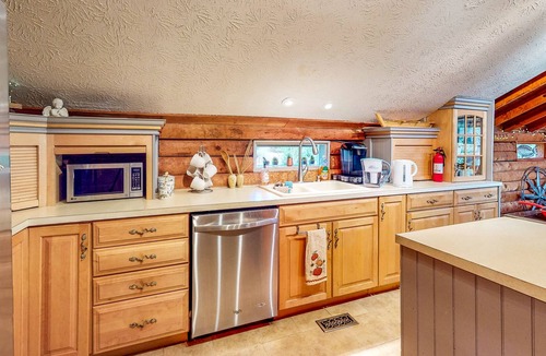Gainesville House | Charming home with amazing views of the water, inviting screened porch