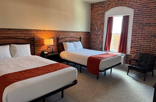 Griffin Hotel | Charming Hotel in Downtown Griffin! Walking Distance to Many Restaurants!