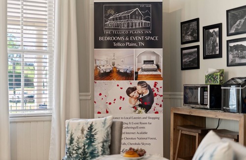 Tellico Plains Hotel | Charming Inn as you Enter Cherokee National Forest, The Munz Room 6C