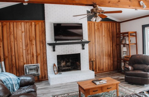 Fair Play House | Charming Lake Front Reverie