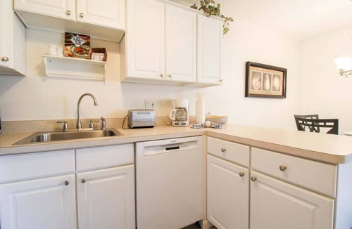 Braden River Condo | Charming lakefront condo located in the desirable community of Palm Aire - Golfers Little Getaway
