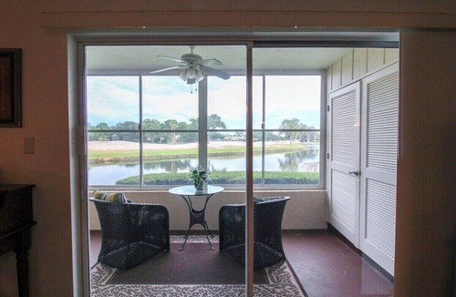 Braden River Condo | Charming lakefront condo located in the desirable community of Palm Aire - Golfers Little Getaway