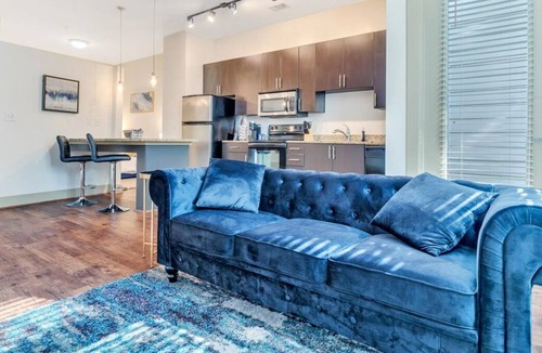 Lindridge-Martin Manor Apartment | Charming Loft w FREE parking