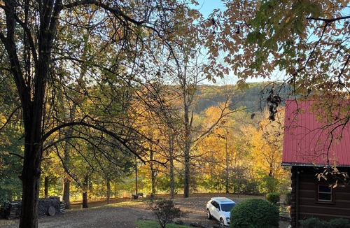 Franklin Cabin | Charming log home with acres of hiking trails