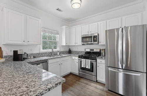 Reynoldstown House | Charming Midcentury Modern Beltline Home · 3 Mi to Stadium · Sleeps 6