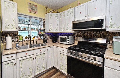Mount Dora House | Charming Mount Dora Cottage Getaway – Walk to Lake & Downtown!