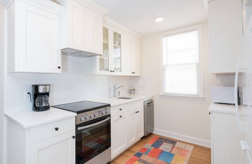 Dunedin Cottage | Charming Newly Reno 1 min to Downtown Dunedin