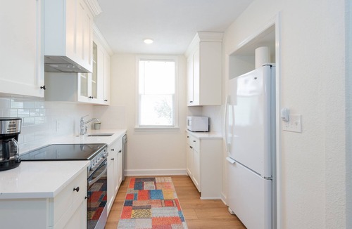 Dunedin Cottage | Charming Newly Reno 1 min to Downtown Dunedin