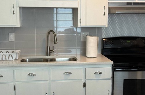 Charlotte House | Charming Northlake 2-bedroom House, Direct Route to Airport/Downtown