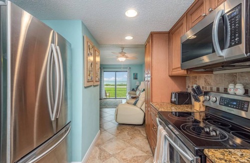 Glenwood Condo | Charming Oceanfront 2-Bedroom Condo in Superb Ormond/Daytona Beach with AC, WiFi