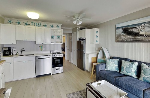 Tybee Island Condo | Charming, oceanfront condo w. resort amenities.