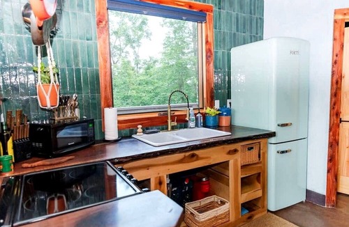 Lupton City Cabin | Charming Pet-Friendly Cabin with Stunning Mountain Views in Chattanooga, Tennessee