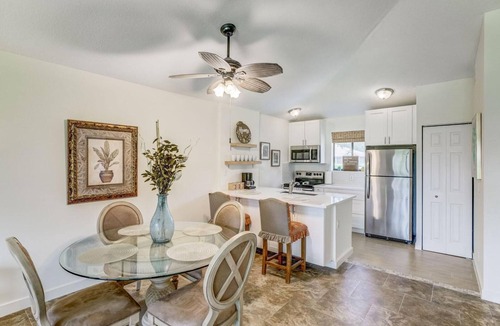 Palm Beach Gardens Cottage | Charming PGA National Getaway -Relax,Dine, and Shop in Florida