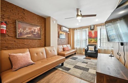 Old City House | Charming Philly Stay Walk to Liberty Bell & More