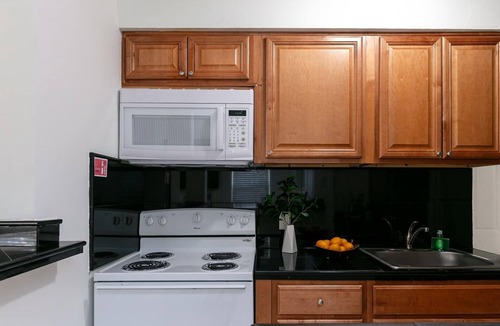 Poinciana Park Apartment | Charming Private 1 bedroom with Full Kitchen – Perfect Location!