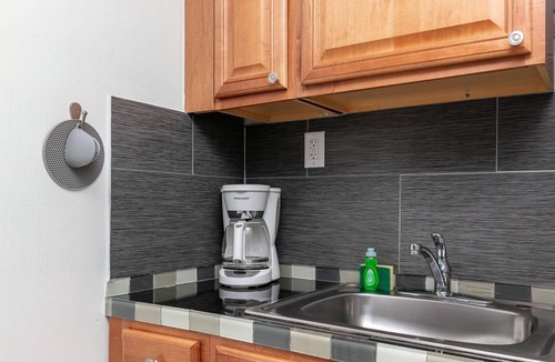 Poinciana Park Apartment | Charming Private Apartment with Full Kitchen – Perfect Location for students!