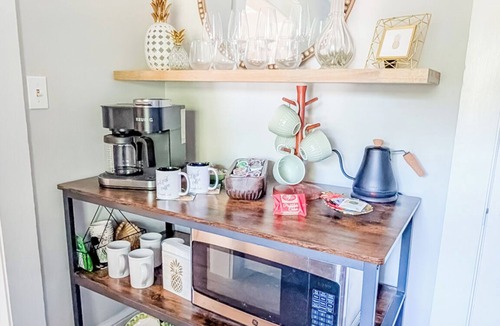 Florence Apartment | Charming Private 2nd Floor Suite Downtown