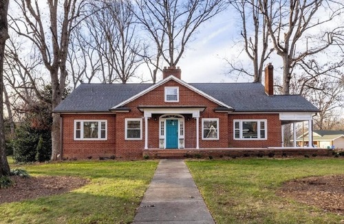 Albemarle Apartment | Charming Retro & Stylishly Updated Mid-Century Apartment Retreat Near Downtown