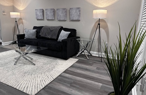 Downtown Baltimore House | Charming Rowhome - Close to Fell's Point, Canton, Inner Harbor & Johns Hopkins